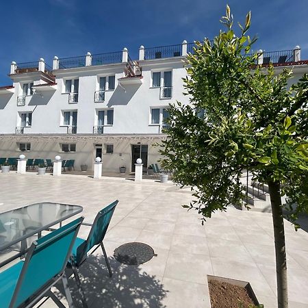 Danelis Hotel Edeleny Екстер'єр фото