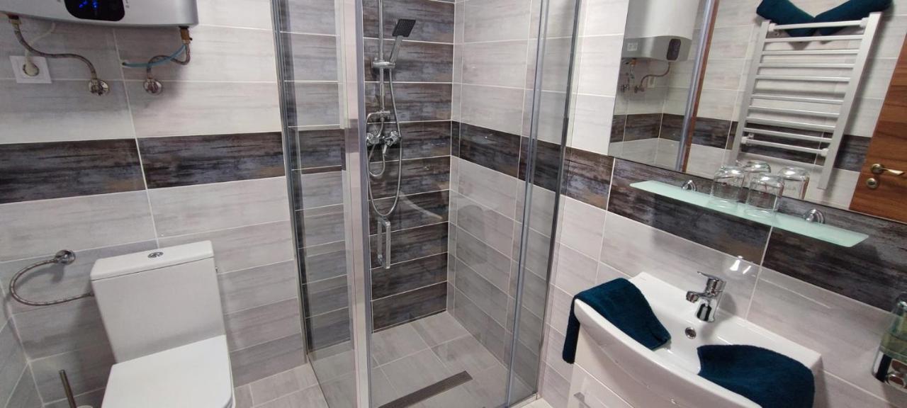 Danelis Hotel Edeleny Екстер'єр фото
